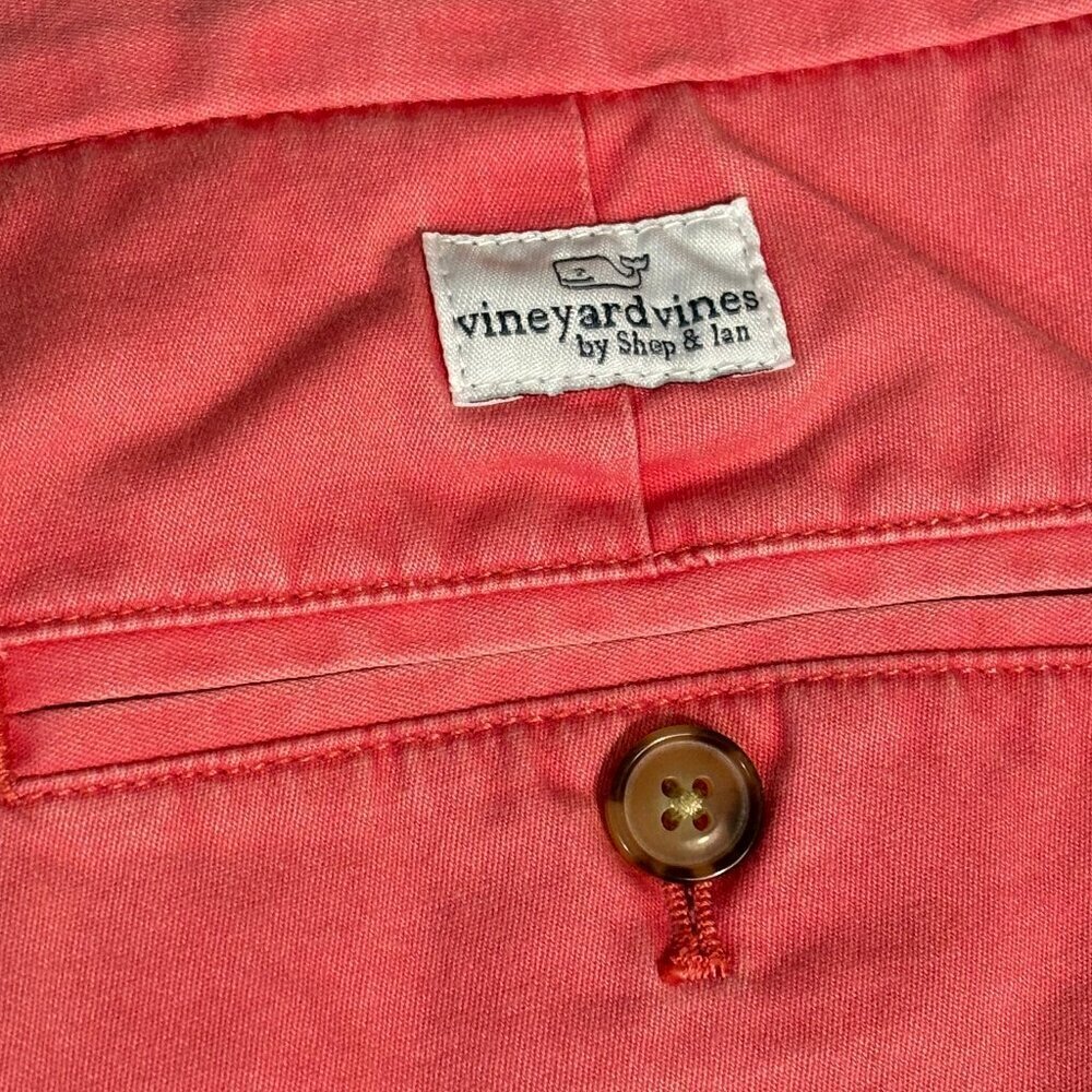 Vineyard Vines Men's Shorts - Picture 5 of 8